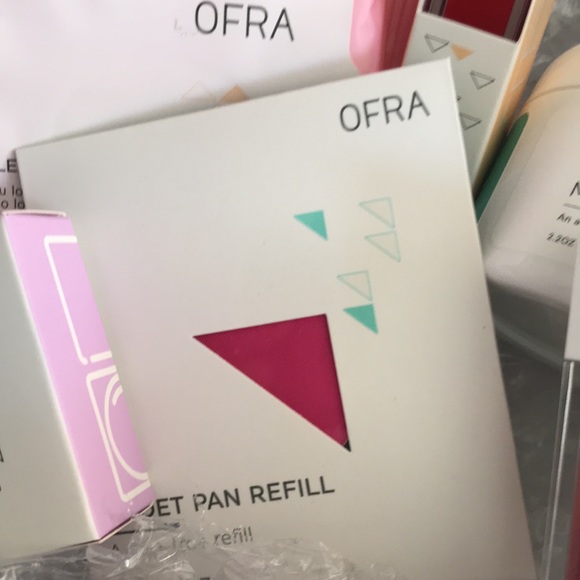 💗OFRA NOT SO MAKEUP & SKINCARE MYSTERY BOX 7 ITEMS - Picture 2 of 9